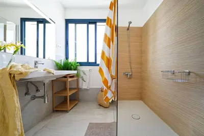 Un baño de Amapola Coast - recién reformado, frente a la playa