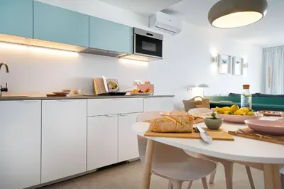 Una cocina o zona de cocina en Amapola Waves - recién reformado, frente a la playa