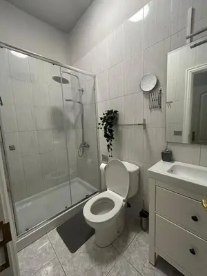 Un baño de Basement Apartment Studio