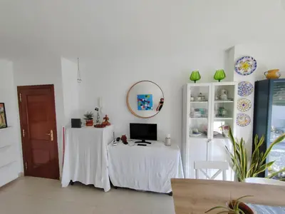 Una televisión o centro de entretenimiento en VV City Luchana Apart.
