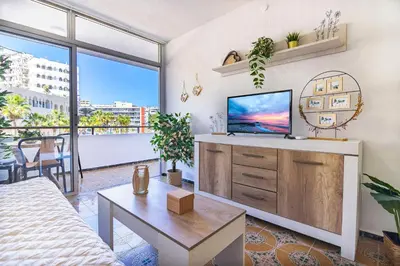 Una televisión o centro de entretenimiento en La Perla de Monterrey by Homestaygrancanaria