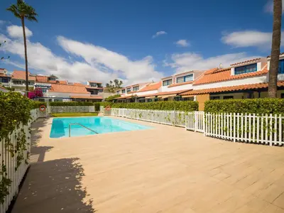 Piscina en o cerca de Harbour retreat at the beach by CanaryScape