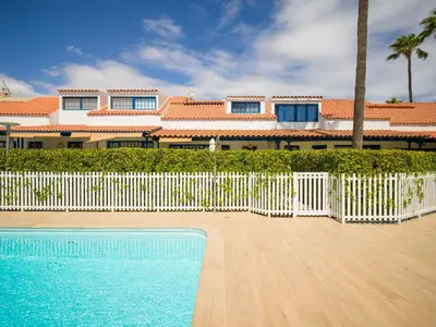 Piscina en o cerca de Harbour retreat at the beach by CanaryScape