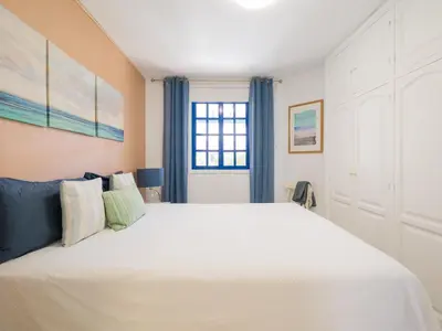 Cama o camas de una habitación en Harbour retreat at the beach by CanaryScape