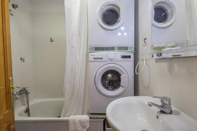 Un baño de Las Canteras Cozy Apt - 2 min walk to beach