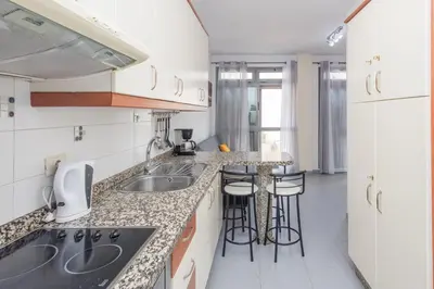 Una cocina o zona de cocina en Las Canteras Cozy Apt - 2 min walk to beach