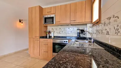 Una cocina o zona de cocina en Haiti 2 Bedroom Apartment