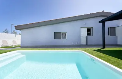 Piscina en o cerca de Villa Canadá