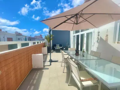 Un balcón o terraza de Sunny Terrace Apartment