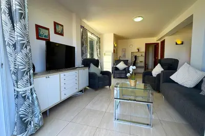 Una televisión o centro de entretenimiento en Comfortable 2 bed in Arguineguín