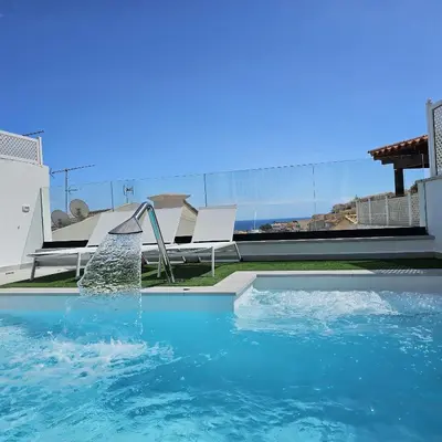 Piscina en o cerca de Exclusive villa with heated saltwater pool, roof terrace with beautiful views in Mogán
