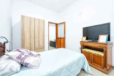 Una televisión o centro de entretenimiento en La casa del musico