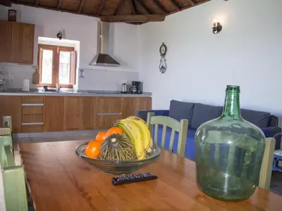 Una cocina o zona de cocina en Vivelorural Abuela María 1, chill garden pool