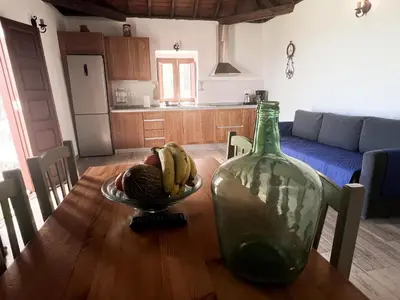 Una cocina o zona de cocina en Vivelorural Abuela María 3, garden & pool