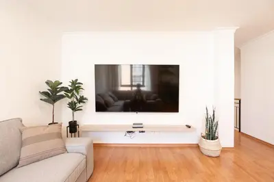Una televisión o centro de entretenimiento en Las Vistas Residencial l Parking Privado