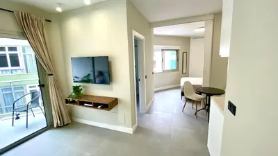Una televisión o centro de entretenimiento en Canteras Beach Home