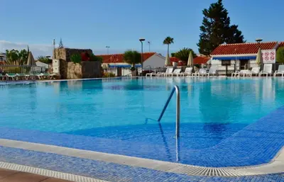 Piscina en o cerca de Happy scape bungalow with relaxing garden