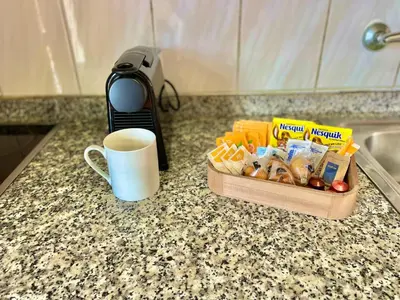 Utensilios para hacer té y café en Bungalow Caserio 48 by SunHousesCanarias