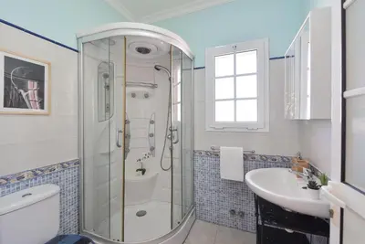 Un baño de Ca'Sita Salobre Pueblo by VillaGranCanaria
