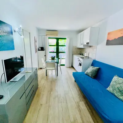 Una cocina o zona de cocina en Morning Sun Apartment 361