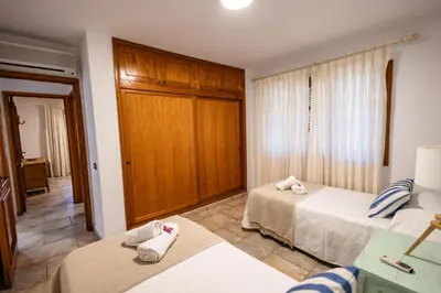 Cama o camas de una habitación en Oasis Holycan - by Gestión Vacacional Canarias