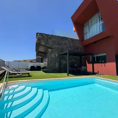 Green 14 Ocean view retreat by CanaryScape