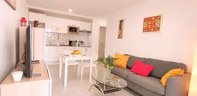 Una cocina o zona de cocina en Aida - Apartamento con vistas al jardín junto a la playa