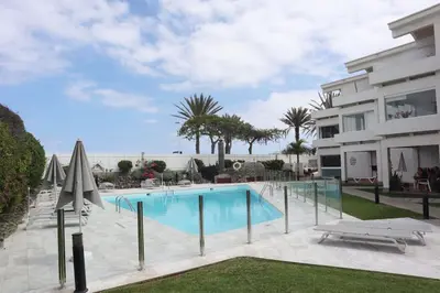 Piscina en o cerca de Aida - Apartamento con vistas al jardín junto a la playa