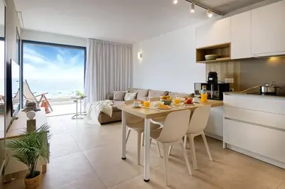 Una cocina o zona de cocina en Amapola Moon - Calidad y disfrute en primera linea de playa
