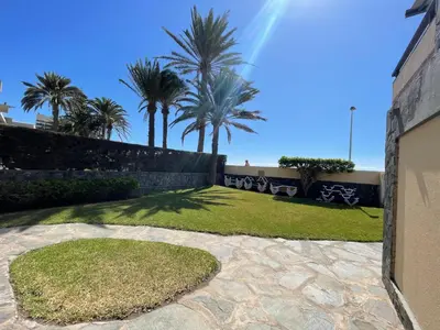 Jardín al aire libre en Primera línea de playa, apartamento completo