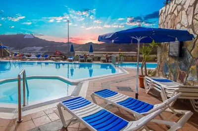 Piscina en o cerca de Welcoming and modern holiday home with access to swimming pool