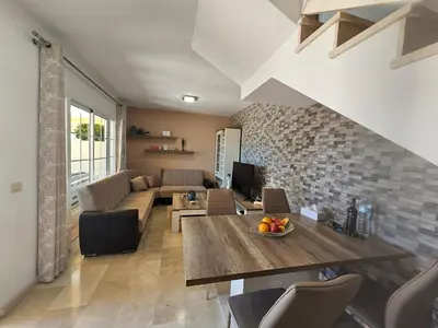 Una cocina o zona de cocina en Welcoming and modern holiday home with access to swimming pool