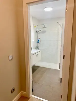 Un baño de RaNee Apartments - 2 bed 2 bath in city centre
