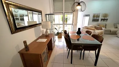 Zona de estar de Casa MOLINA con TERRAZA al lado de la playa
