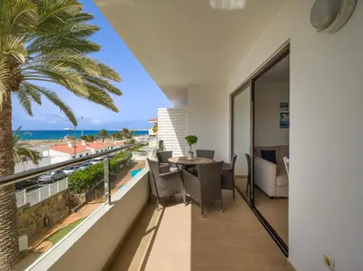 Un balcón o terraza de Liszt Suites San Agustin