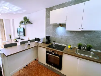 Una cocina o zona de cocina en Magical Sunsets Holiday Home