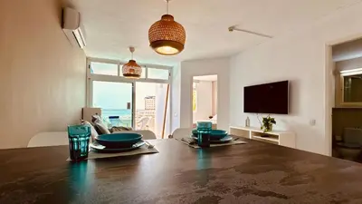 Una televisión o centro de entretenimiento en Click&Guest - Beach Star Apartment in Maspalomas