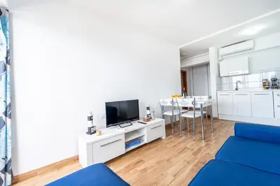 Una televisión o centro de entretenimiento en El Reino Azul de Gran Canaria