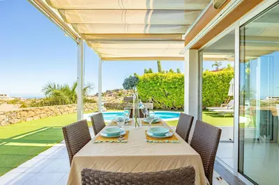 Un patio o zona al aire libre en Villa Salobre Golf - by Gestión Vacacional Canarias
