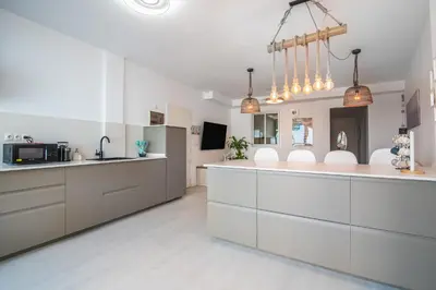 Una cocina o zona de cocina en Home2Book Beachy Vibes Sea Side Apartment, Guía