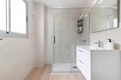 Un baño de Home2Book Design Attic City&Beach Views Las Palmas