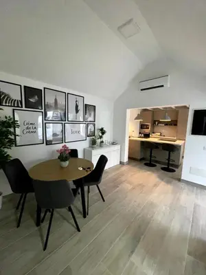Una cocina o zona de cocina en SerenArty Bungalow Beach Flor con jacuzzi