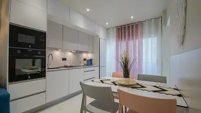 Una cocina o zona de cocina en Atlantic Coast 'Princely' Apartment - Playa Del Inglés