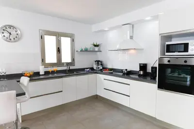Una cocina o zona de cocina en Villa ArenaMar with private Pool
