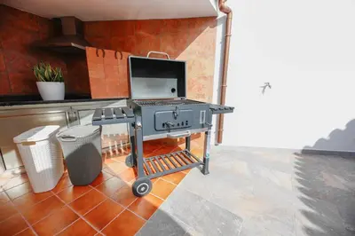 Una televisión o centro de entretenimiento en Villa ArenaMar with private Pool