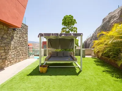 Jardín al aire libre en Green 9 the Dream Villa with pool and views by CanaryScape