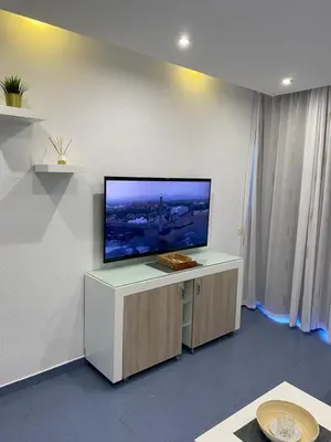 Una televisión o centro de entretenimiento en Canopael