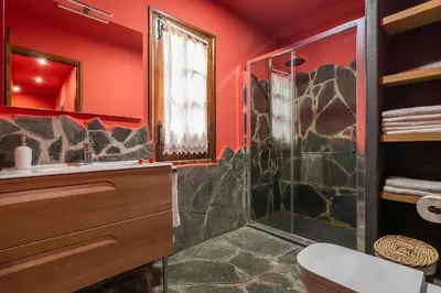 Un baño de Finca El Lomo