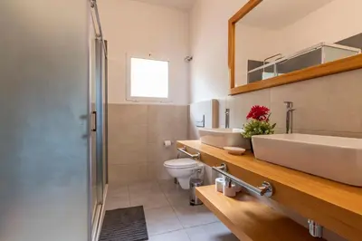 Un baño de La Casa del Molinero