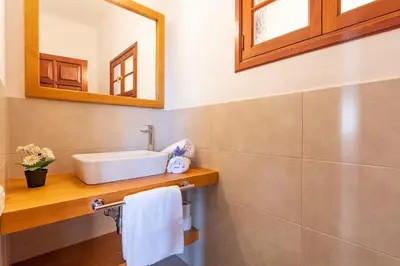Un baño de La Casa del Molinero